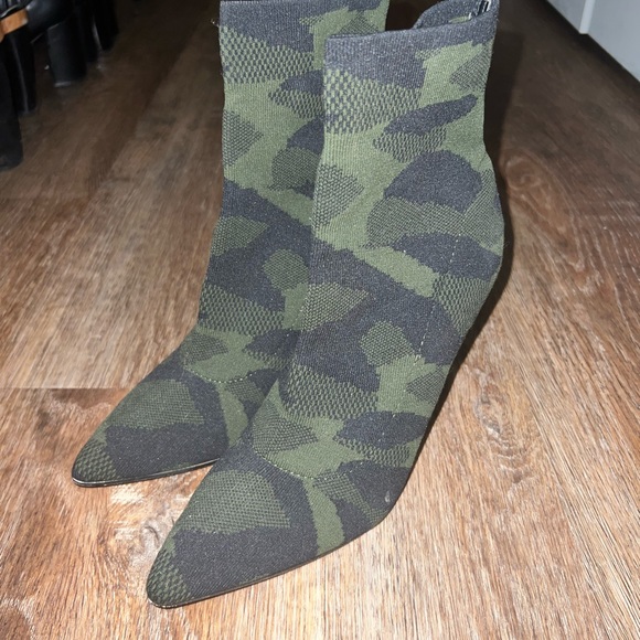 Steve madden camo booties with stiletto heel - Picture 1 of 2